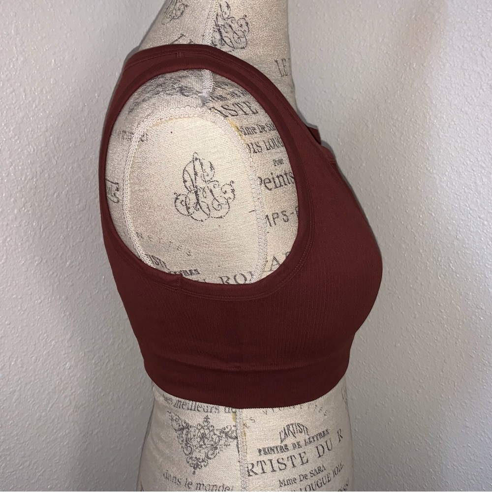 Seamless Ribbed Sports Crop Top - Picture 6 of 10